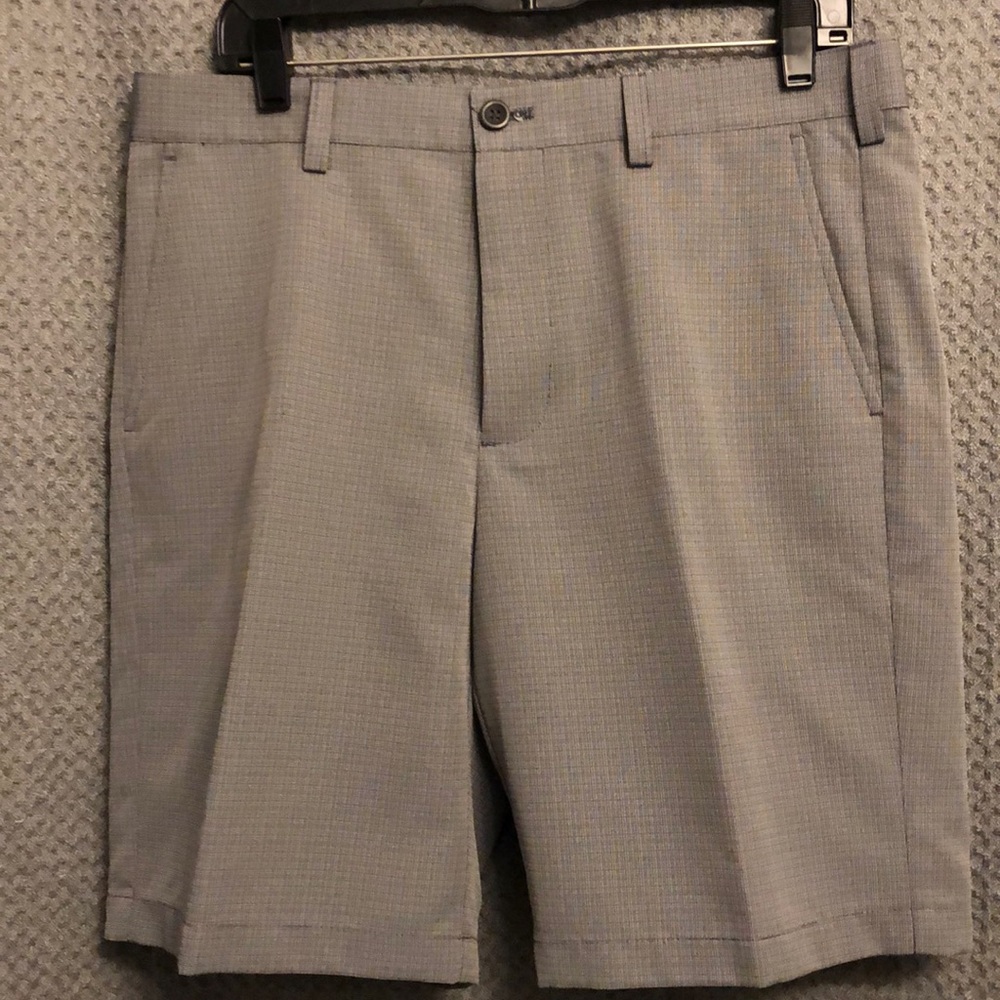Men’s Izod golf shorts